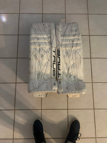 36" 2024 True Catalyst 7X3 Goalie Leg Pads (Used)