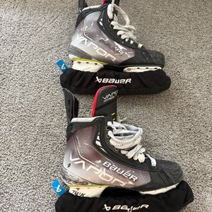 2021 Bauer Vapor Hyperlite Hockey Skates 7 (Used)