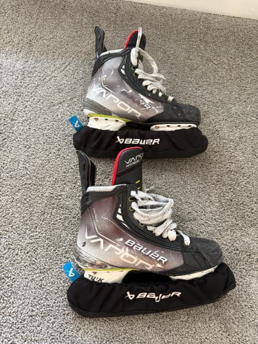 2021 Bauer Vapor Hyperlite Hockey Skates 7 (Used)