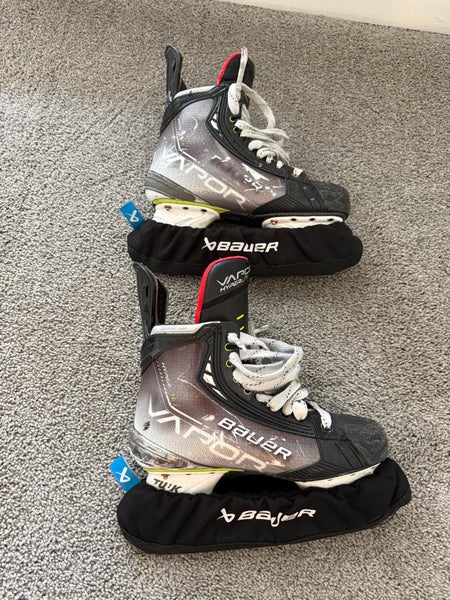 2021 Bauer Vapor Hyperlite Hockey Skates 7 (Used)