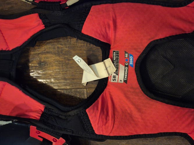 Men's Medium Senior Bauer Shoulder Pads (Used)