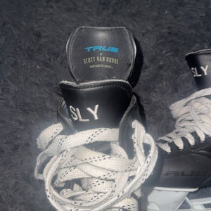 2024 True Pro Custom Hockey Skates Wide Width 8 (New)