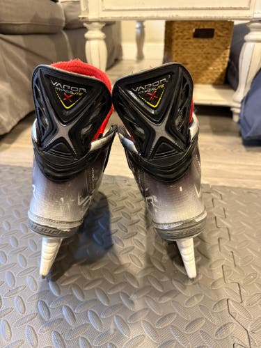 2021 Bauer Vapor Hyperlite Hockey Skates 6 (Used)