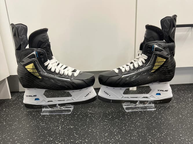 2024 True SVH Pro Hockey Skates 8 (Used)