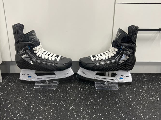 2024 True SVH Pro Hockey Skates 8 (Used)