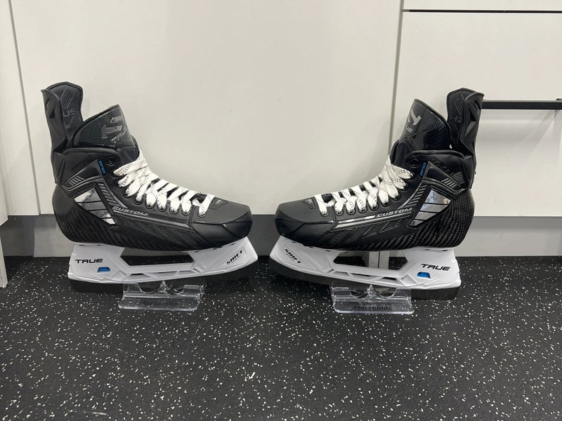 2024 True SVH Pro Hockey Skates 8 (Used)