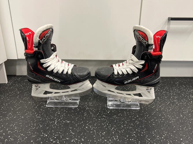 Bauer Vapor 3X Pro Hockey Skates Regular Width Size 1.5 (Used)