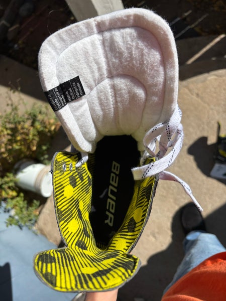 2023 Bauer Supreme M3 Hockey Skates Regular Width 6.5 (New)