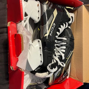 Used Senior CCM Regular Width   8.5 Tacks AS-590 Hockey Skates