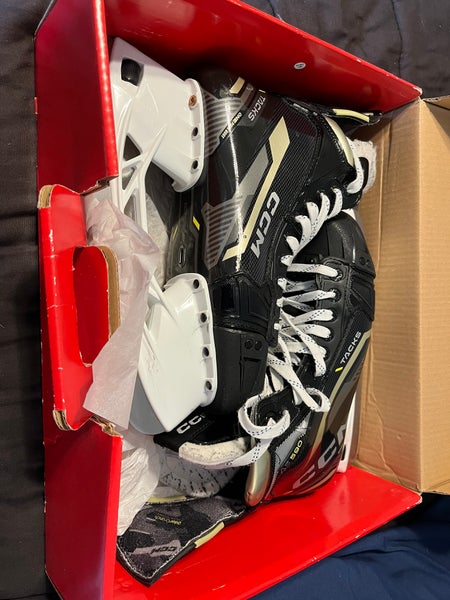 Used Senior CCM Regular Width 8.5 Tacks AS-590 Hockey Skates