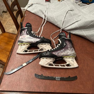 2024 Bauer Vapor Flylite Hockey Skates Regular Width Size 6 (Used)