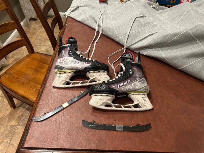 2024 Bauer Vapor Flylite Hockey Skates Regular Width Size 6 (Used)