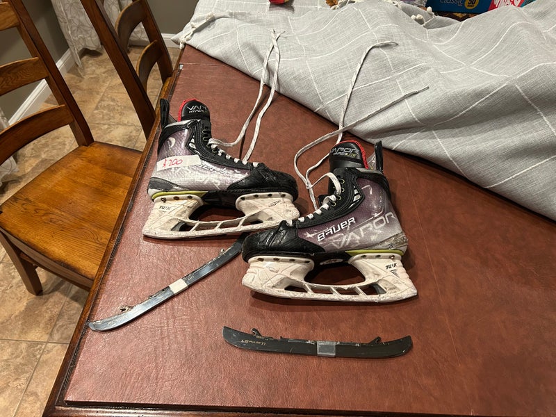 2024 Bauer Vapor Flylite Hockey Skates Regular Width Size 6 (Used)