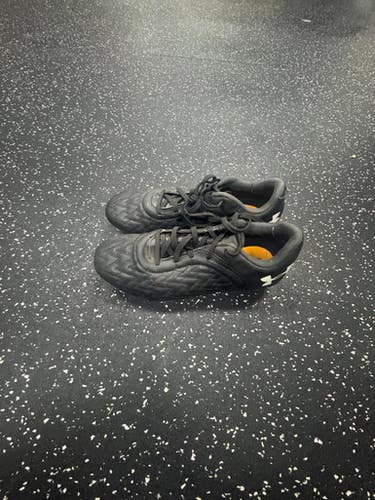 Used Under Armour MAGNETICO Soccer Cleats Black Junior 04 11849-S000033577