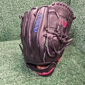 Wilson A2000 12.5” Pitcher’s Glove