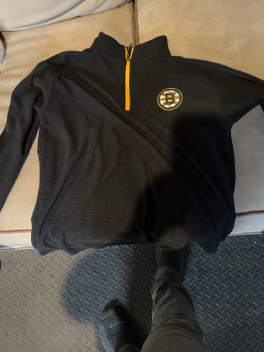 Black Medium Men's Bruins Shirt (Used)