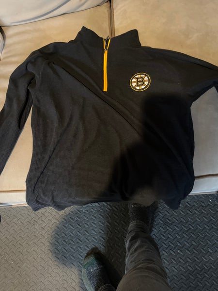Black Medium Men's Bruins Shirt (Used)