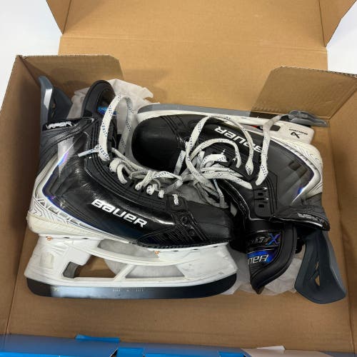 Like New Bauer Flylite Skates - Size 8.5 Fit 1 - Senior