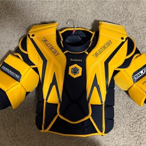 Small Chest/ Extra Small Arms 2024 Custom Vaughn SLR4 Pro Carbon Goalie Chest Protector (Used)