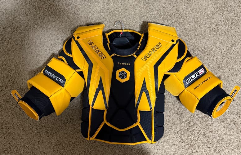 Small Chest/ Extra Small Arms 2024 Custom Vaughn SLR4 Pro Carbon Goalie Chest Protector (Used)