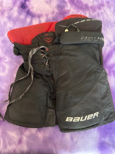 Black Junior Medium Bauer Vapor X900 Hockey Pants (Used)