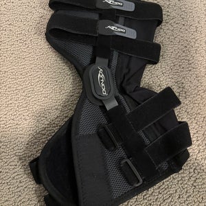 DONJOY Playmaker II, Spacer, Wrap knee brace - Medium