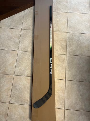 CCM Jetspeed FT8 Pro Right / P28 / 30 flex youth hockey stick
