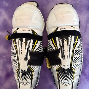 Youth CCM Super Tacks Shin Pads 10" (Used)