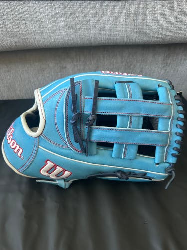 2025 Wilson A2000 1777 RH Outfield Baseball Glove 12.75" (New)