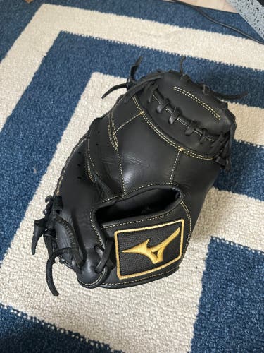 Great Condition 34” Mizuno MVP Prime RHP Catcher's Baseball Glove