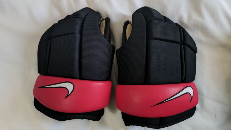 Nike hockey Gloves 13" black/red