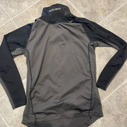 Bauer Youth Longsleeve NeckProtect Hockey Baselayer Shirt  (Used)  Youth Medium