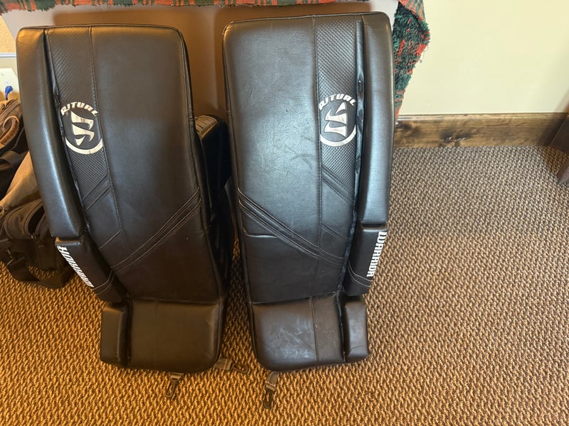 Warrior Ritual G5 Goalie Leg Pads / INT 30" +1 (Good Used Condition)