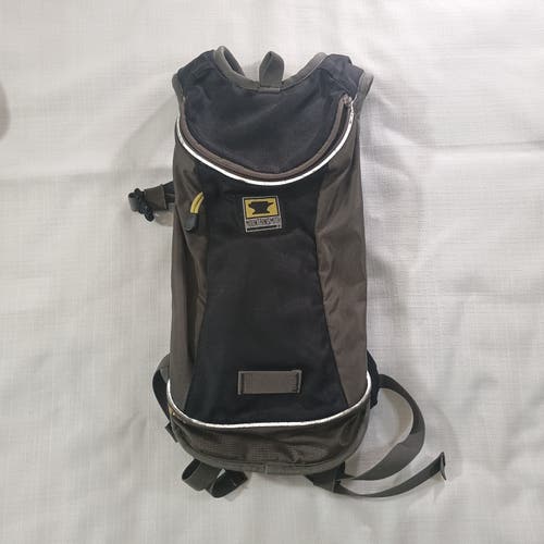 Mountainsmith Hydro Pack 10L with pouch and key clip bladder missing bladder