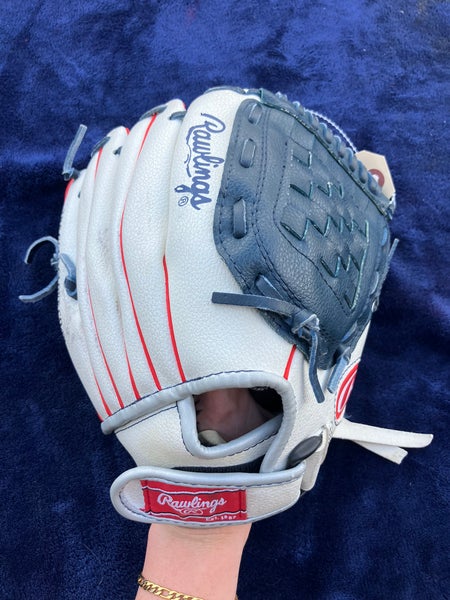 White Rawlings Player series RH Pitcher's Baseball Glove 11" (Used)