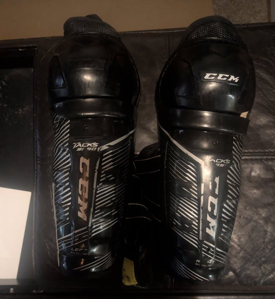 Youth CCM Tacks 9550 10" Shin Pads (Used)