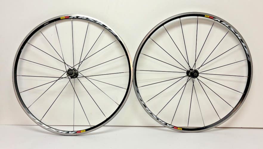 Mavic Aksium 20-Bladed Spoke Lightweight Black Aluminum 622x15/700C Wheelset