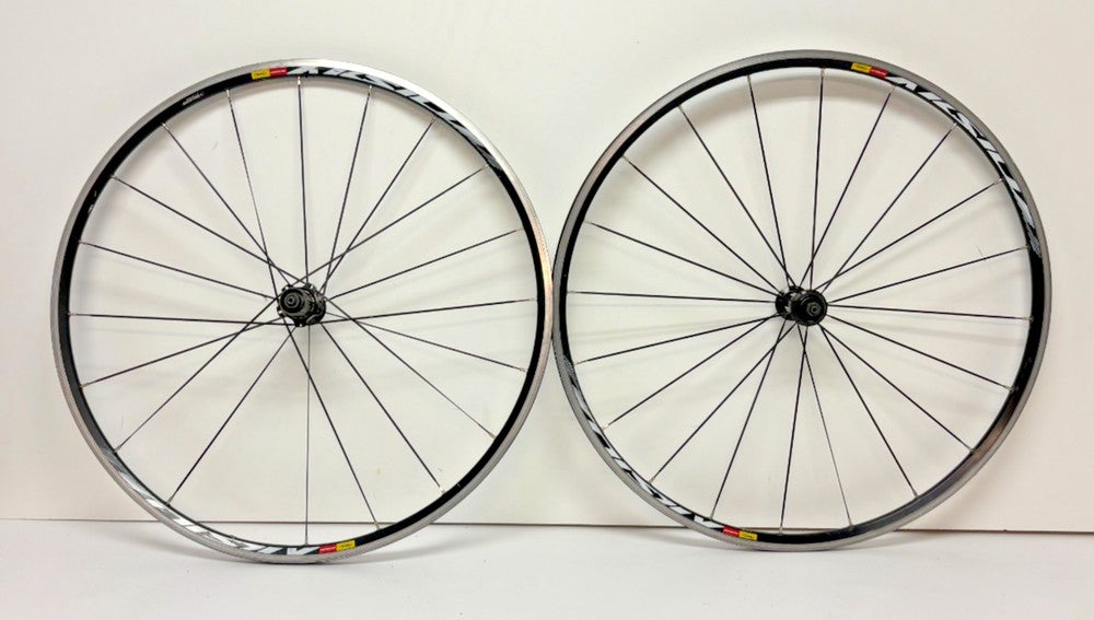 Mavic Aksium 20-Bladed Spoke Lightweight Black Aluminum 622x15/700C Wheelset