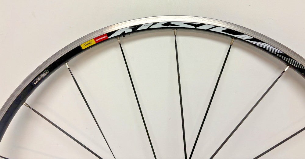 Mavic Aksium Race 20-Bladed Spoke Silver Aluminum 700C Road Bike