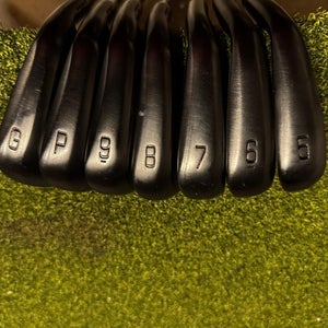 Mizuno JPX 925 Forged Black 5-GW Iron Set, Dynamic Gold Mid S400 Stiff Flex, RH