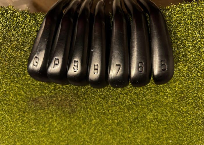 Mizuno JPX 925 Forged Black 5-GW Iron Set, Dynamic Gold Mid S400 Stiff Flex, RH