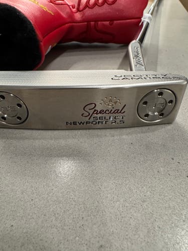 Men's Scotty Cameron Special Select Newport 2.5 Right Handed Putter Uniflex 34" (Used)