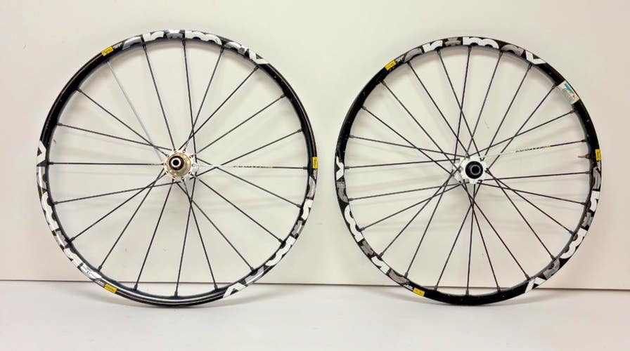 Mavic Crossmax ST 24/20-Spoke Aluminum Tubeless Disc Thru Axle 26" Wheelset