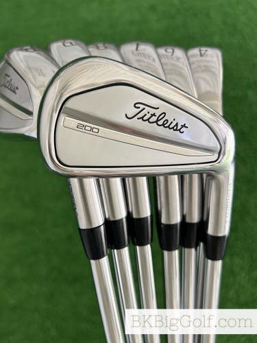 Titleist T200 23 Forged Iron Set 4-P / True Temper AMT Black Stiff