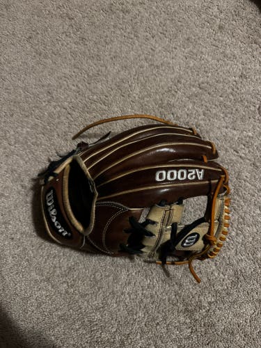 2022 Wilson A2000 RH Infield Baseball Glove 11.75" (Used)