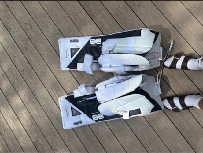 34" 2025 Bauer Sv-Pro Goalie Leg Pads (Used)