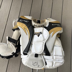 Used  Vaughn Pro Stock Epic 8000 Goalie medium