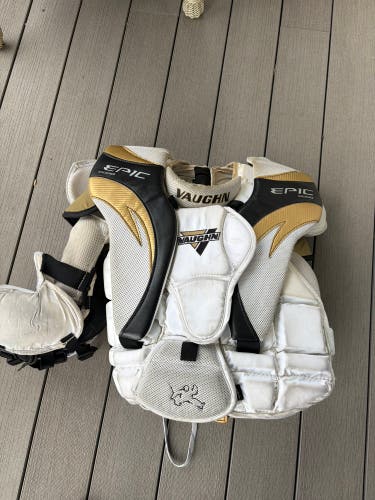 Used  Vaughn Pro Stock Epic 8000 Goalie medium