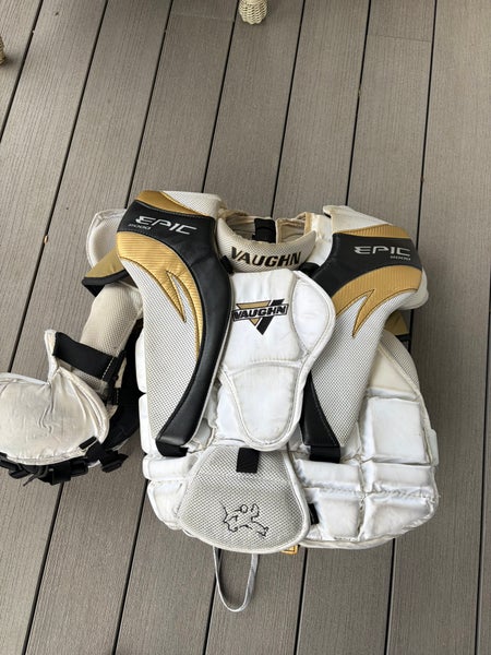 Used  Vaughn Pro Stock Epic 8000 Goalie medium