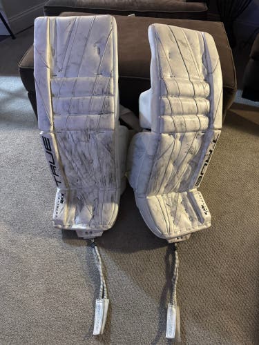 33" True Catalyst 9X3 Goalie Leg Pads (Used)